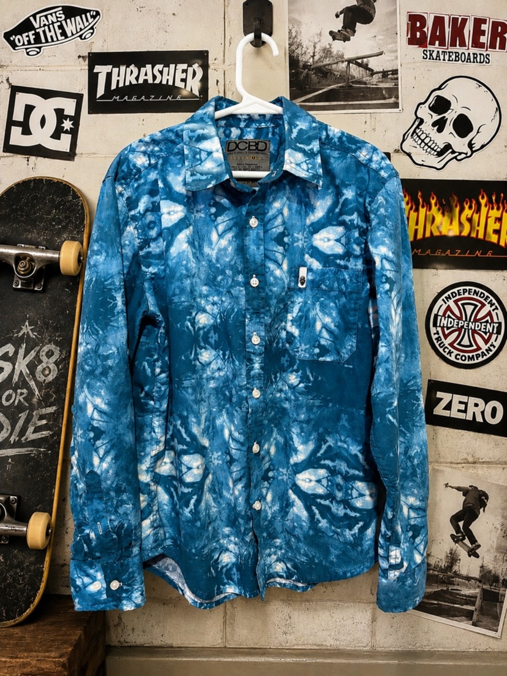 DCBD Boys Medium Blue Tie Dye Button Front Shirt Skull Pocket Roll Tab Sleeves
